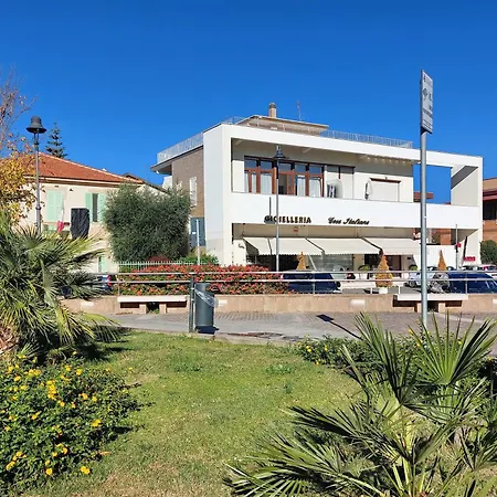 Lungofiume - Ottimo Collegamento Aeroporto E Roma Apartman